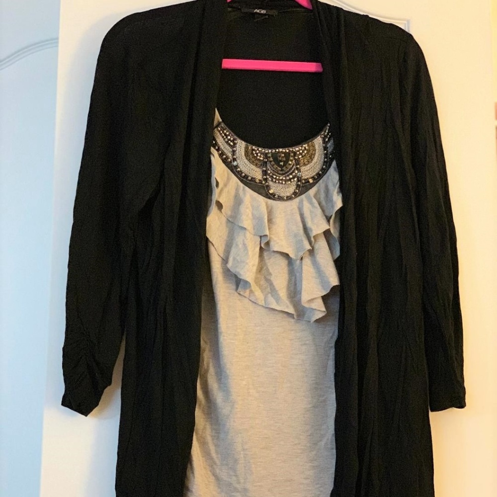black and grey top cute!